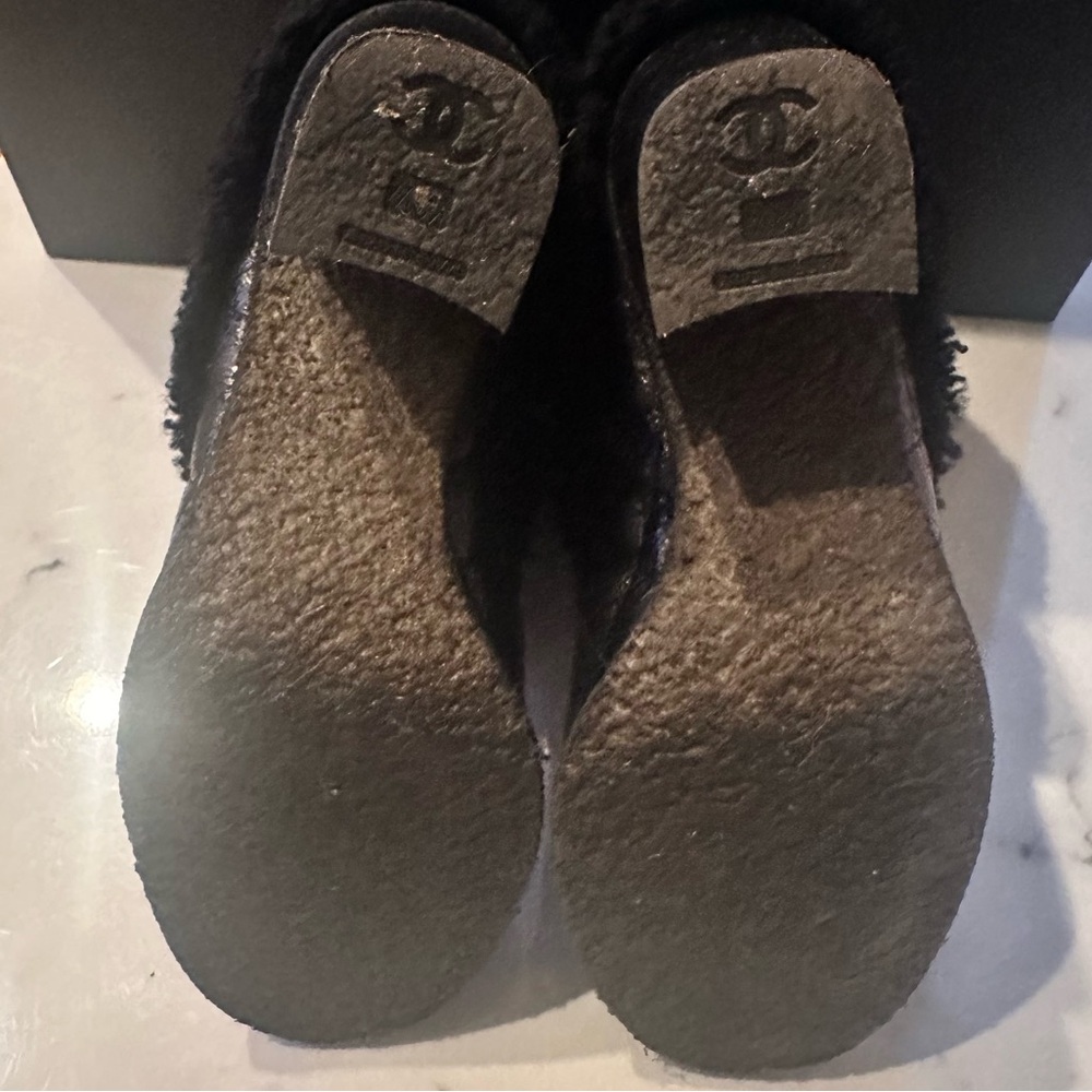 *EUC* Authentic Chanel Shearling + Leather Ankle Booties - Picture 12 of 15